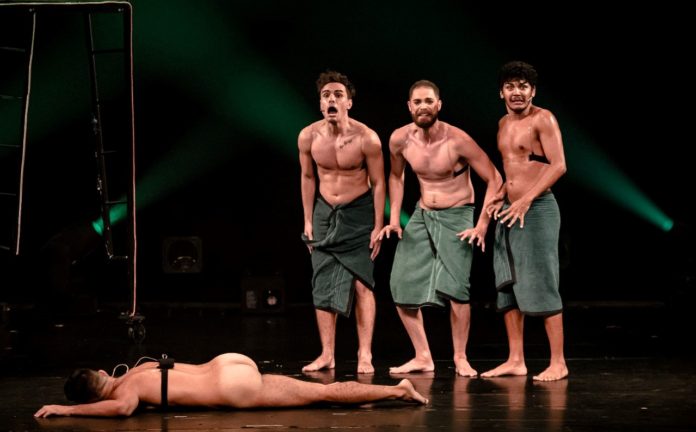 Musical “Naked Boys Singing!” se apresenta em Curitiba neste sábado