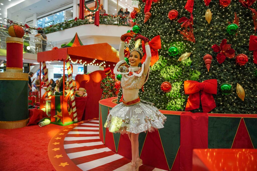 Circo de Natal gratuito anima o Amazonas Shopping com show especial