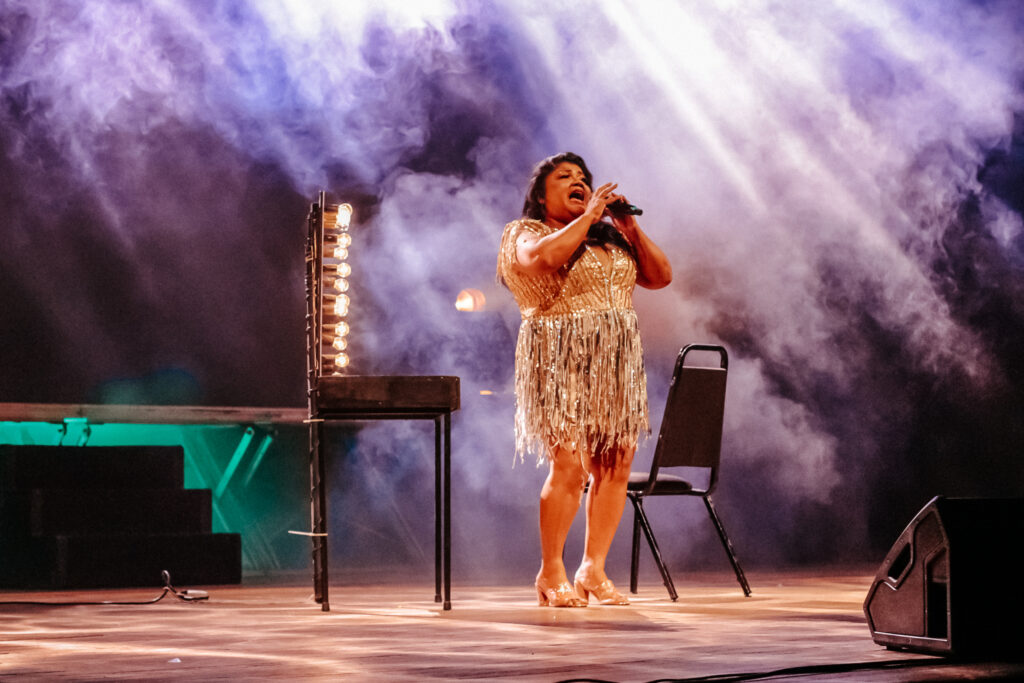 Amazonian Queen Star Show com Márcia Siqueira inicia turnê em Itacoatiara