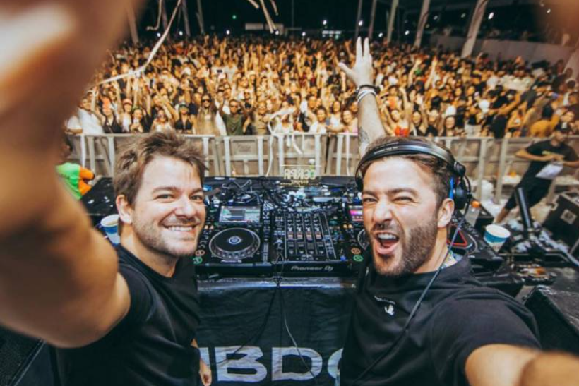 Dubdogz traz show eletrônico ao Mercado de Origem em Manaus