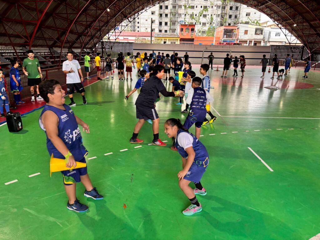Colônia de férias na Vila Olímpica de Manaus é opção de esporte e lazer para crianças