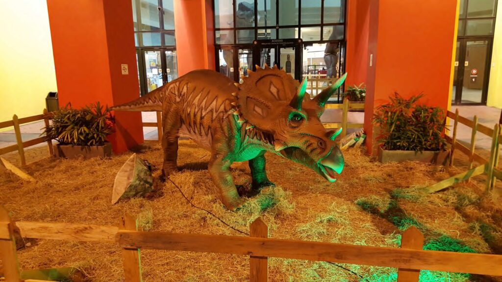 Exposição Mundo Jurássico leva dinossauros gigantes ao Shopping Ponta Negra