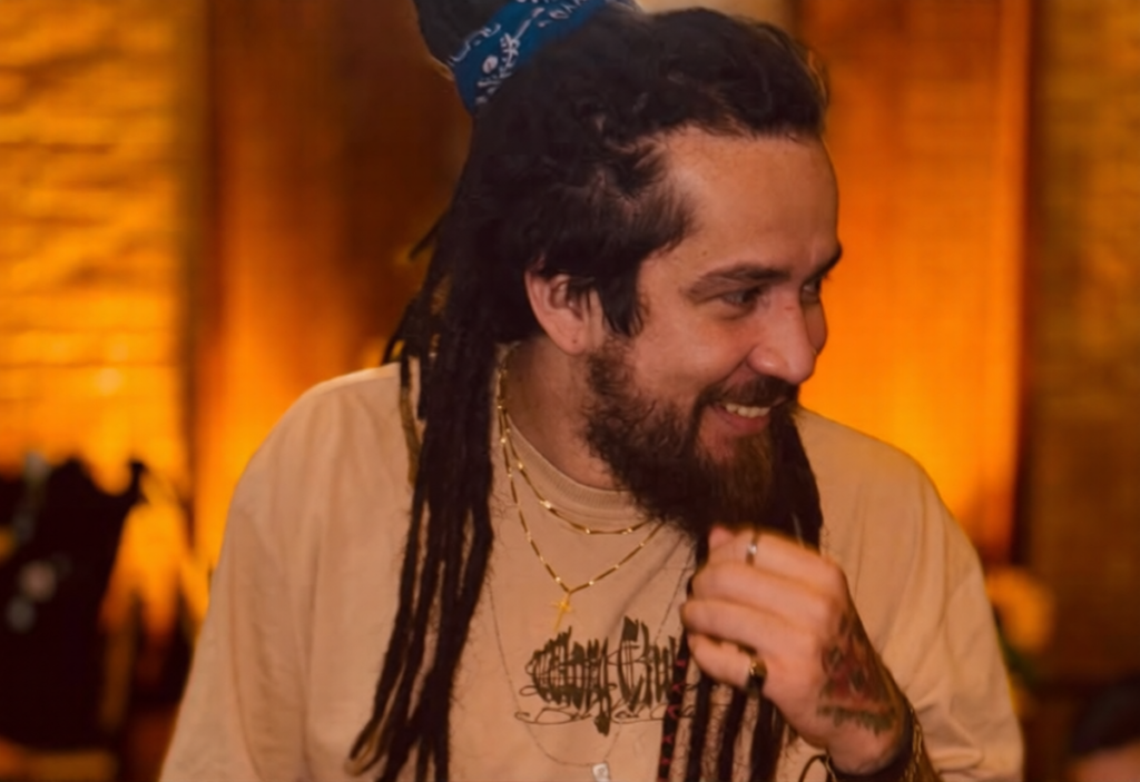 Roger Siqueira se apresenta em Manaus com stand-up no domingo