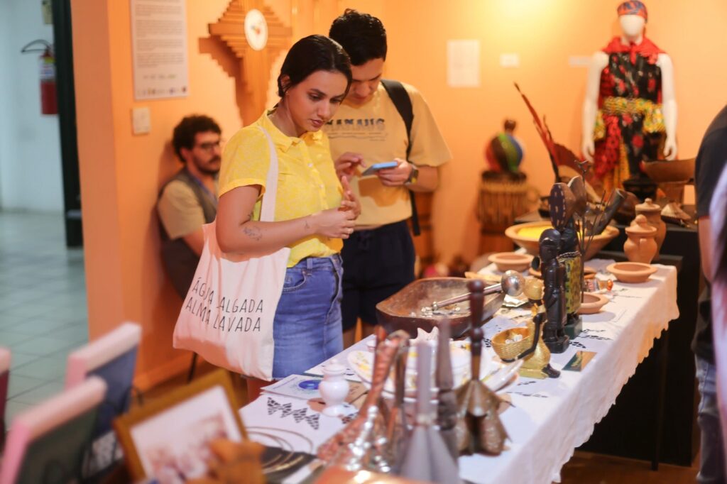 Exposição ‘Raízes do Sagrado’ supera 1,4 mil visitantes em Manaus