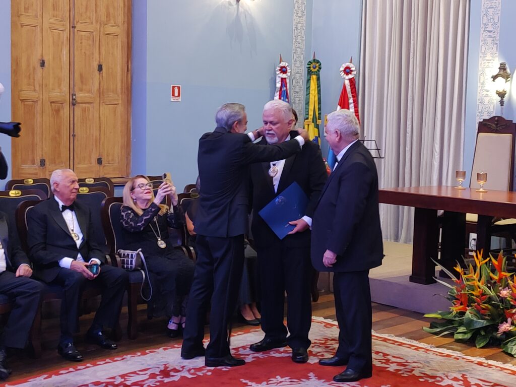 Escritor Pedro Lucas Lindoso toma posse na Academia Amazonense de Letras