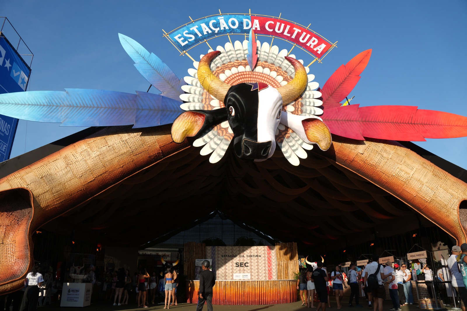 Intercâmbio artístico e arte urbana ganham força em Parintins