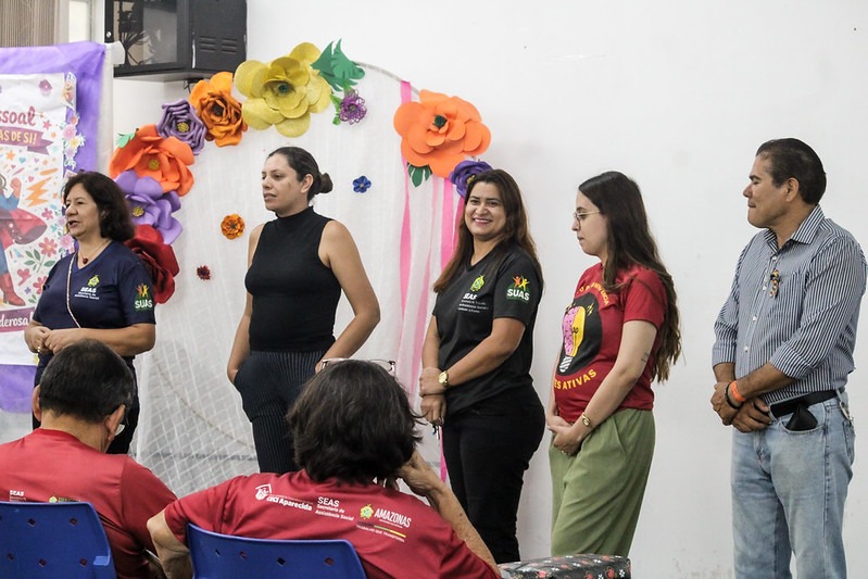 Jornada Literária usa leitura para estimular memória de idosos em Manaus