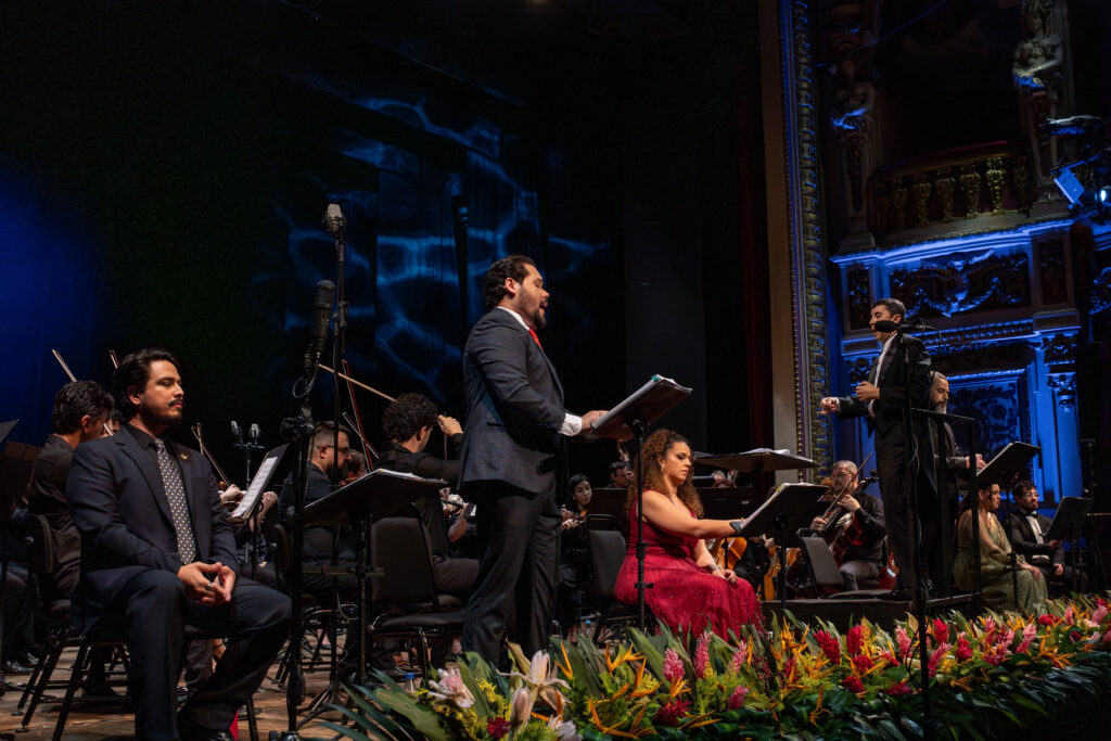 'La Favorite' emociona público e terá últimas apresentações em Manaus