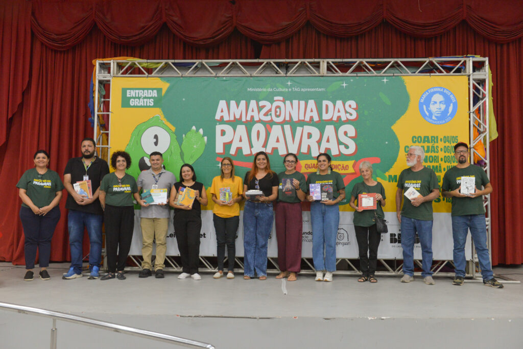Amazônia das Palavras leva livros e educação ambiental a escolas do AM