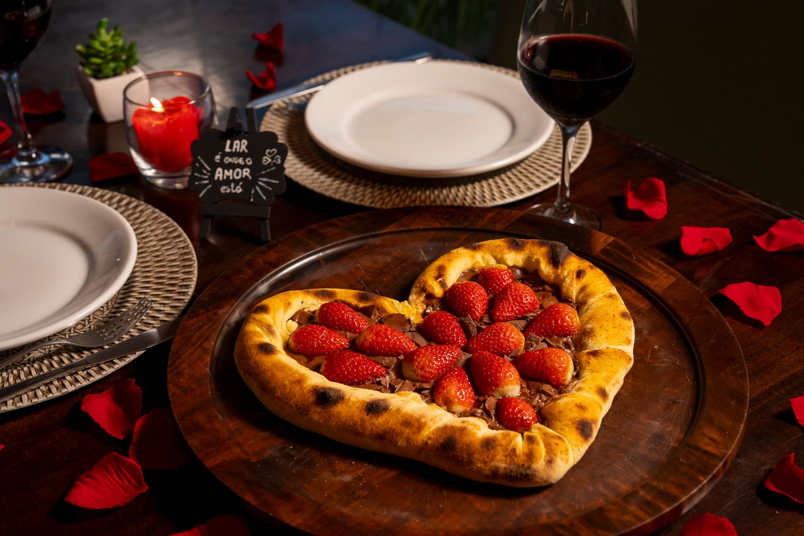 Dia dos Namorados: pizza em formato de coração vira opção em Manaus
