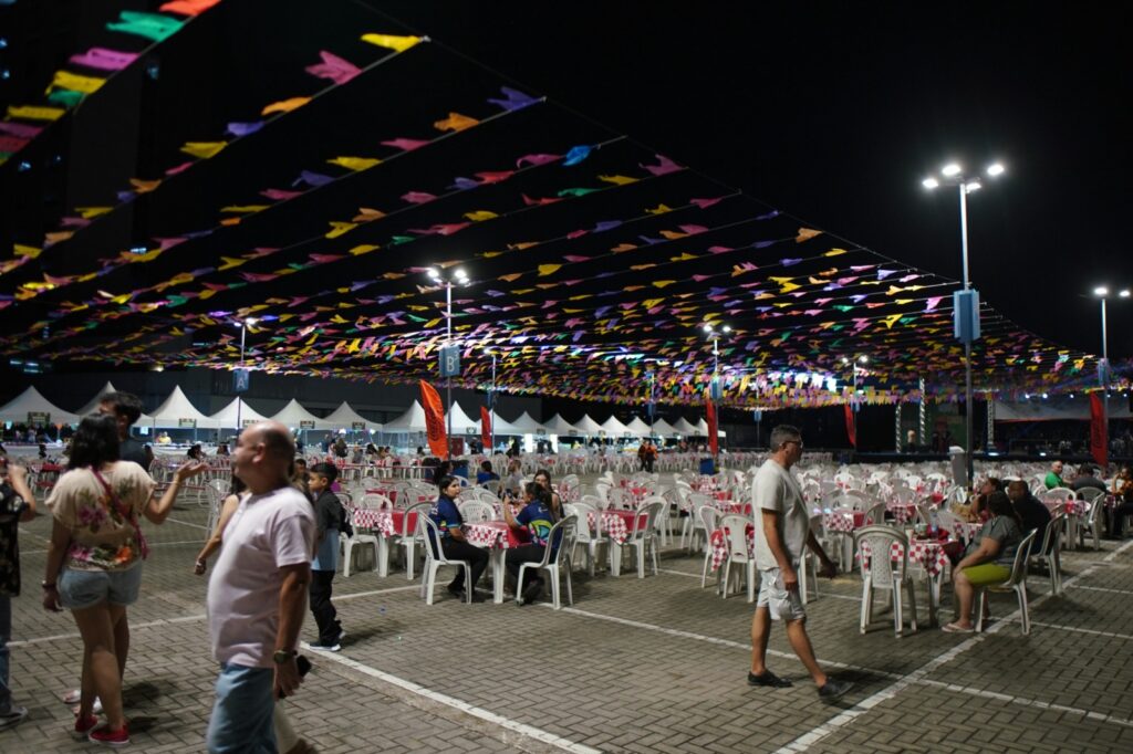 Arraiá reúne cultura nordestina e atrações juninas em shopping de Manaus