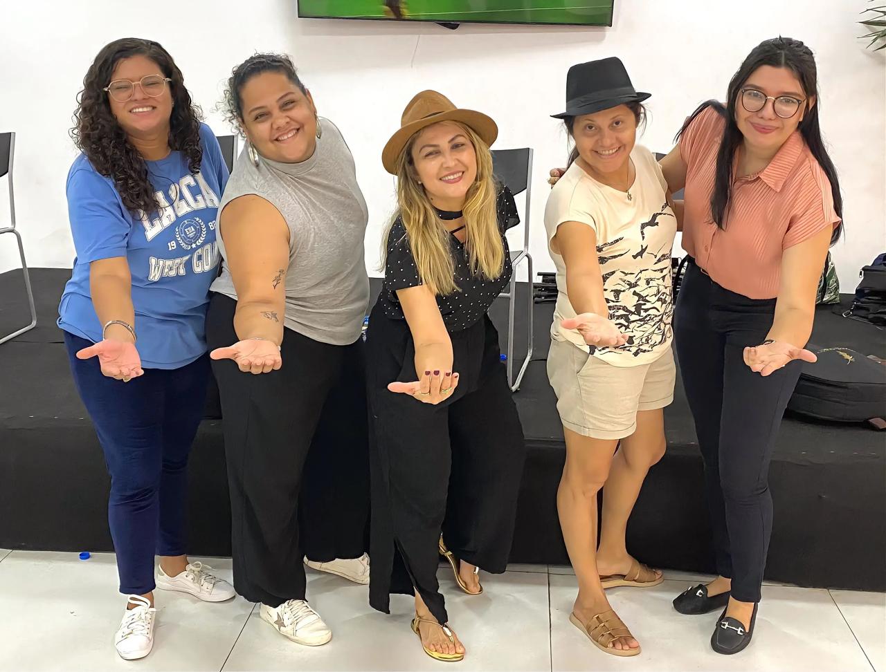 Samba com as moças em novo show em Manaus
