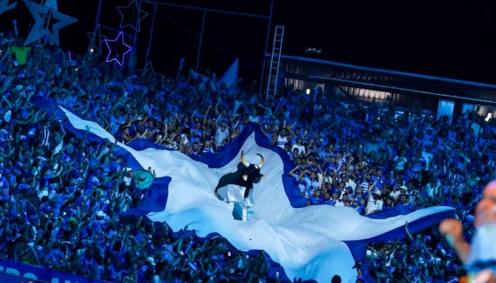 Apresentação do Boi Caprichoso encerrando o Festival de Parintins 2026