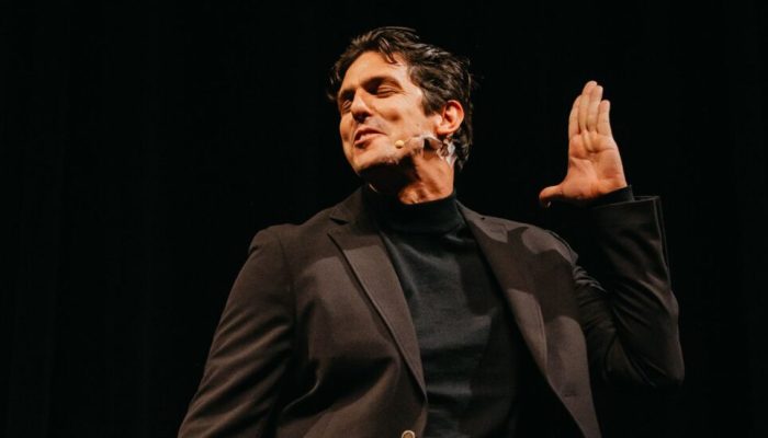 Ingressos para ‘Terapia Infernal’, com Rafael Infante, entram nos últimos dias